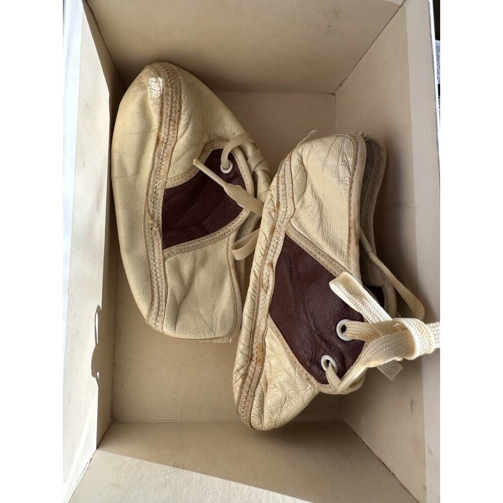 Vintage White Brown Baby Saddle Shoes Lace Up Faux Leather Baby deer Shoes